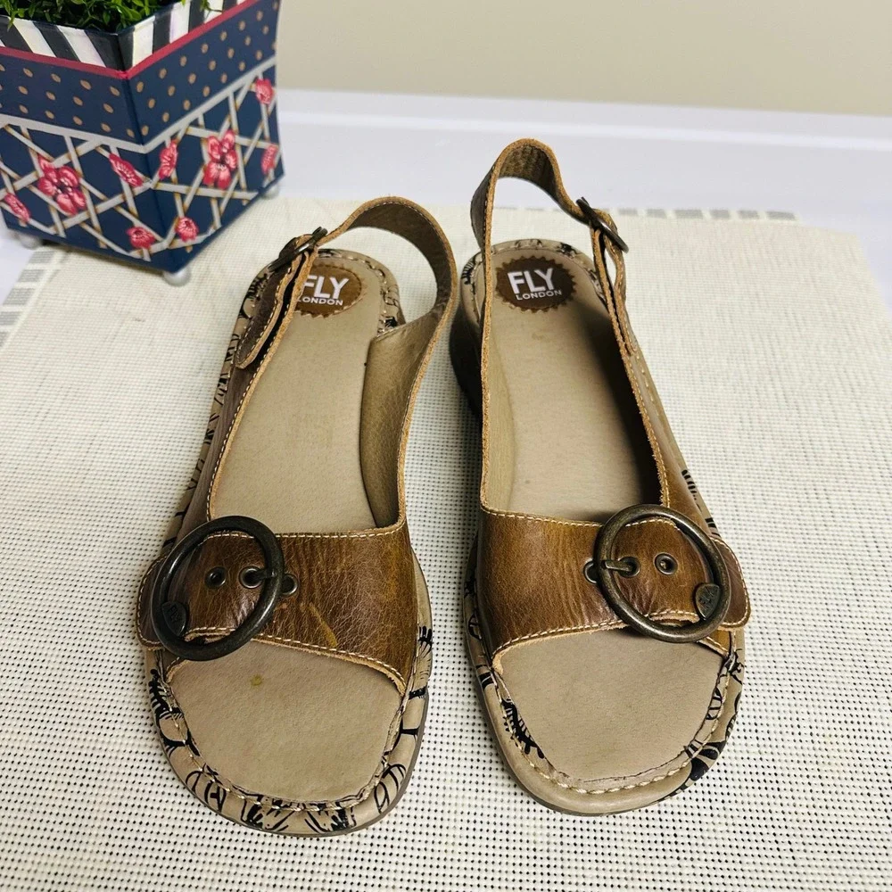 Fly London Tram Tan Leather Buckle Low Platform Sandals sz EU 42/ 10.5- 11 US - Picture 9 of 9